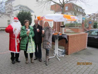 Auf die CDU! Glhwein, Pltzchen und Mandarinen fr alle.....