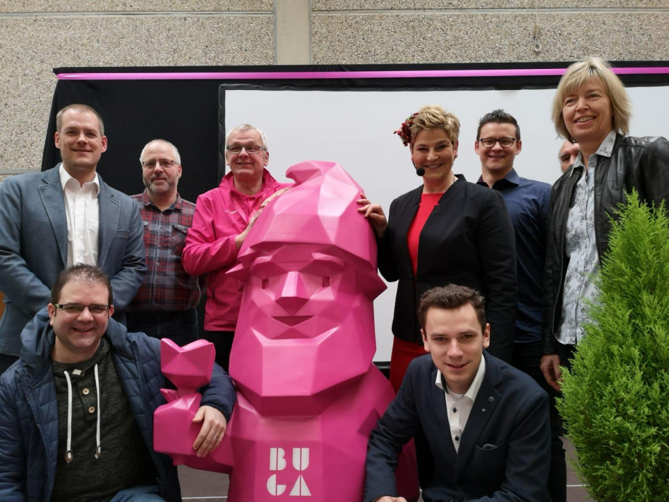 v.v.l.n.r.: Rouven Walter, BUGA-Maskottchen Karl, Christian Maier; h.v.l.n.r.; Lars Dietrich, Markus Ande, Uwe Mettendorf, Verena Schmidt, Markus Hoffmann, Siegfried Dodenhft, Susanne Schnepf
